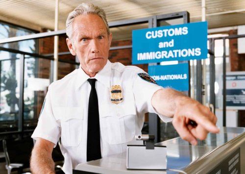 7 Airport Nightmares That Ruin Overseas Trips (And How To Dodge Them)