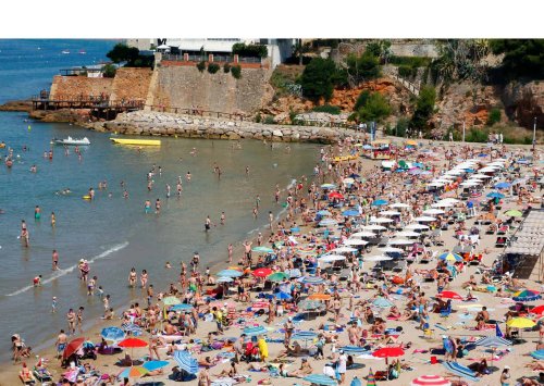 Why Mediterranean Locals Think These American Beach Behaviors Are Strange