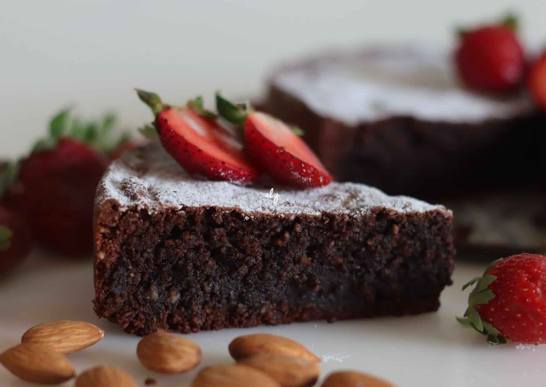 How To Make Torta Caprese, Italy’s Rich Flourless Chocolate Cake That Tastes Better Than Brownies