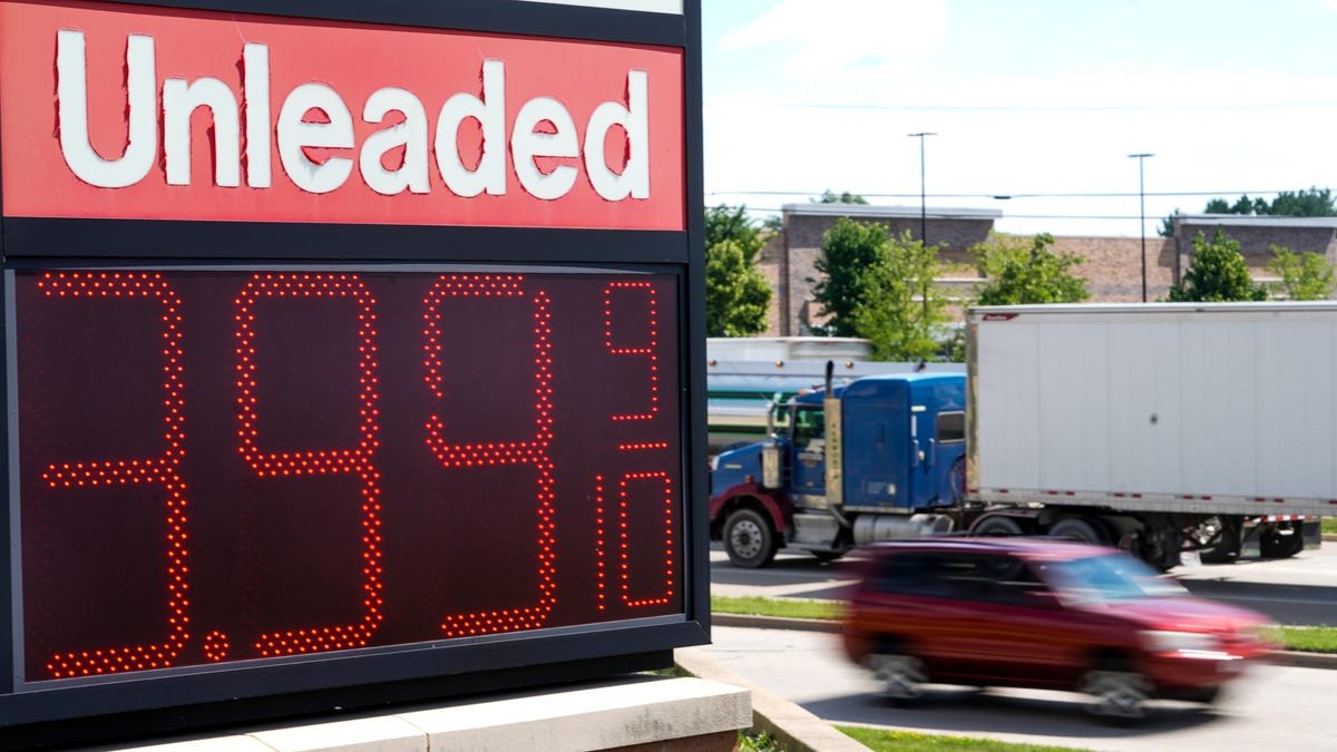 Gas prices drop under $4 nationwide for first time in months. Will they continue to fall?