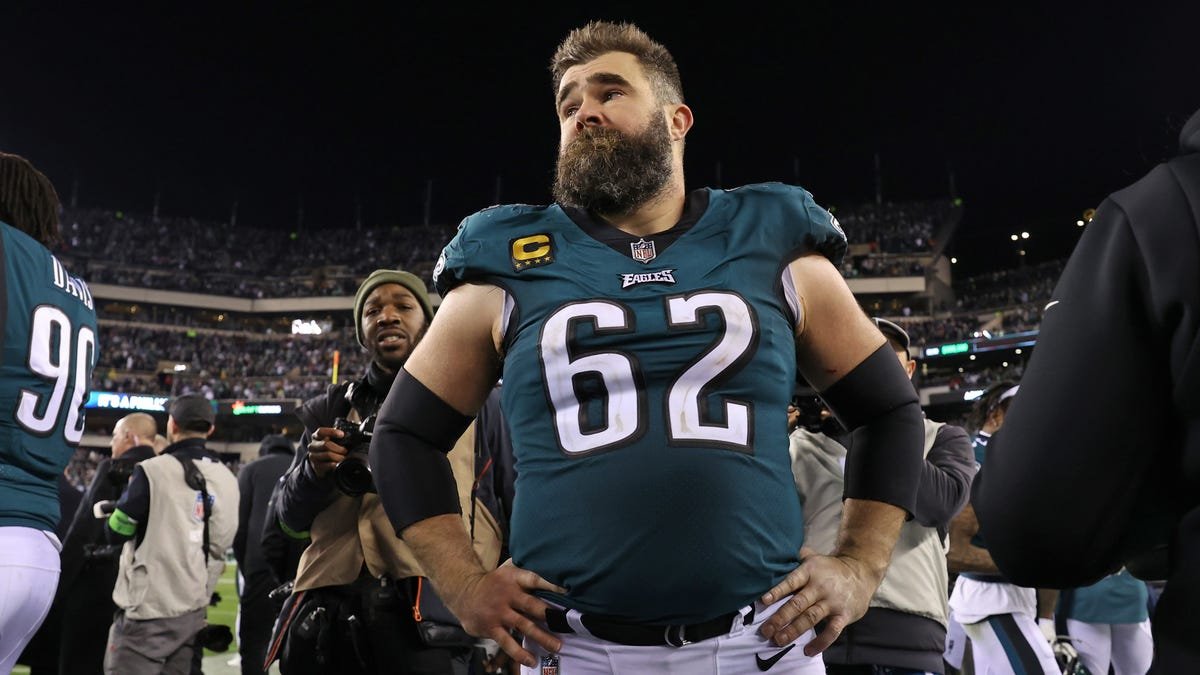 Travis and Jason Kelce will make Super Bowl history as first brothers to  play against each other: My mom can't lose - CBS News