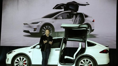 Elon Musk trolls GM, Chrysler on Twitter. Ford CEO responds with 1 word.
