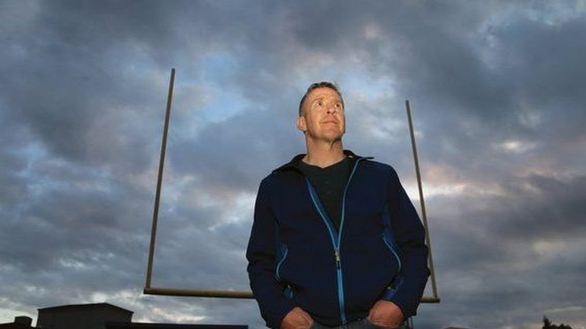 Supreme Court backs praying coach Joseph Kennedy who knelt on the 50-yard line after games