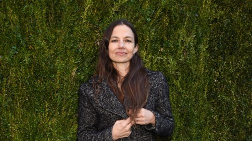 Justine Bateman reacts to internet's fascination over her 'old' face: 'I think I look rad'
