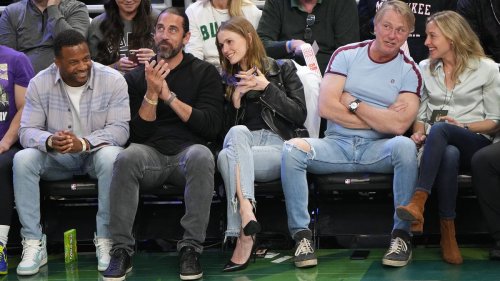 Aaron Rodgers celebrates 39th birthday courtside at the Bucks-Lakers game