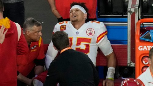 Mic'd-up Video Shows What Patrick Mahomes Told Chiefs After Hurting His ...