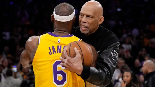 Kareem Abdul-Jabbar applauds LeBron James for passing his NBA scoring record, blames himself for lack of relationship