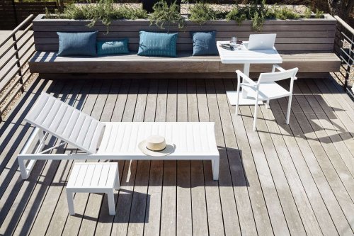 10 Easy Pieces: Modern White Outdoor Chaise Lounges - Gardenista