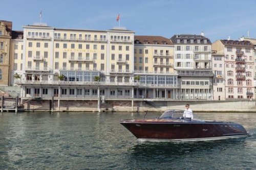 Mit dem «Pedrazzini»-Boot vom «Trois Rois» den Rhein erkunden