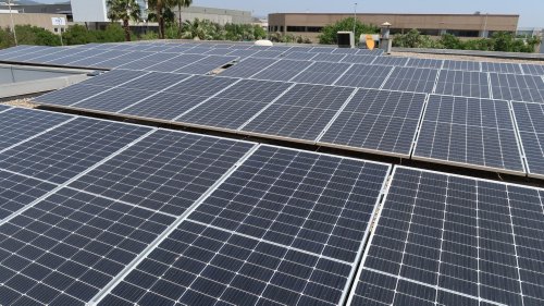 Gavà instala 200 placas fotovoltaicas en el CSE y PRESEC