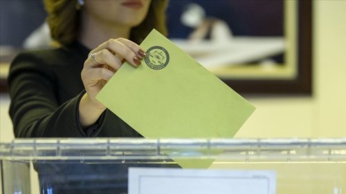 MetroPoll anketi: İlk defa oy kullanacak gençlerin tercihinde fark 2 puan