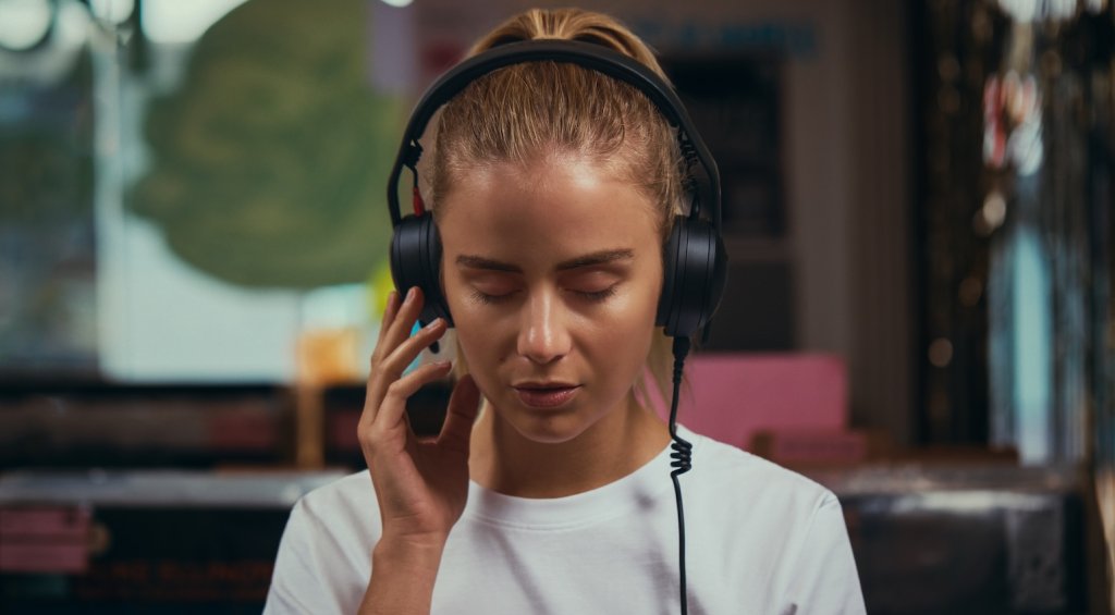 DJ