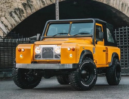 This Gorgeous Vintage Land Rover Is Not What It Seems