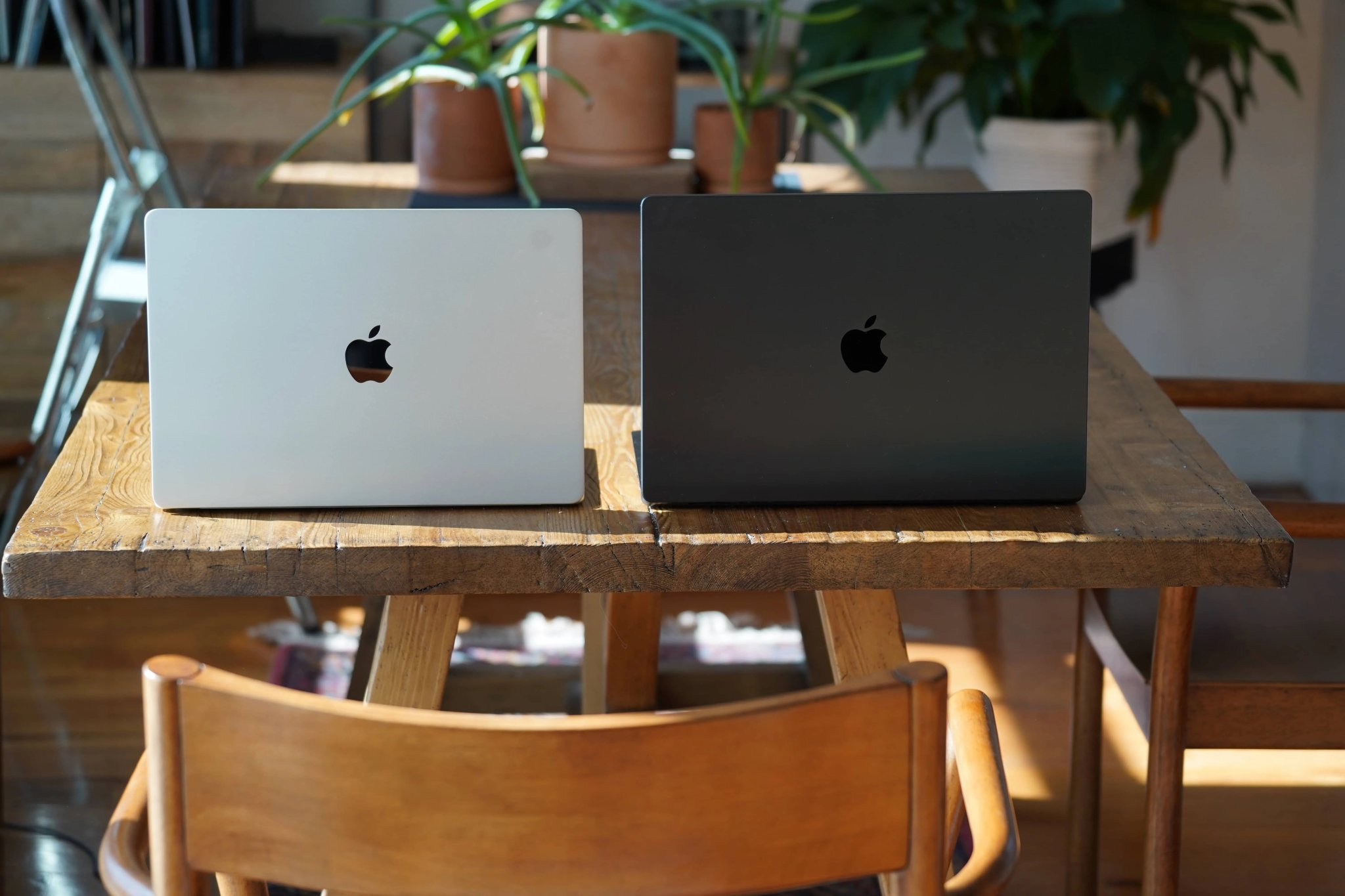 Apple’s Latest Macbooks Face-off - cover