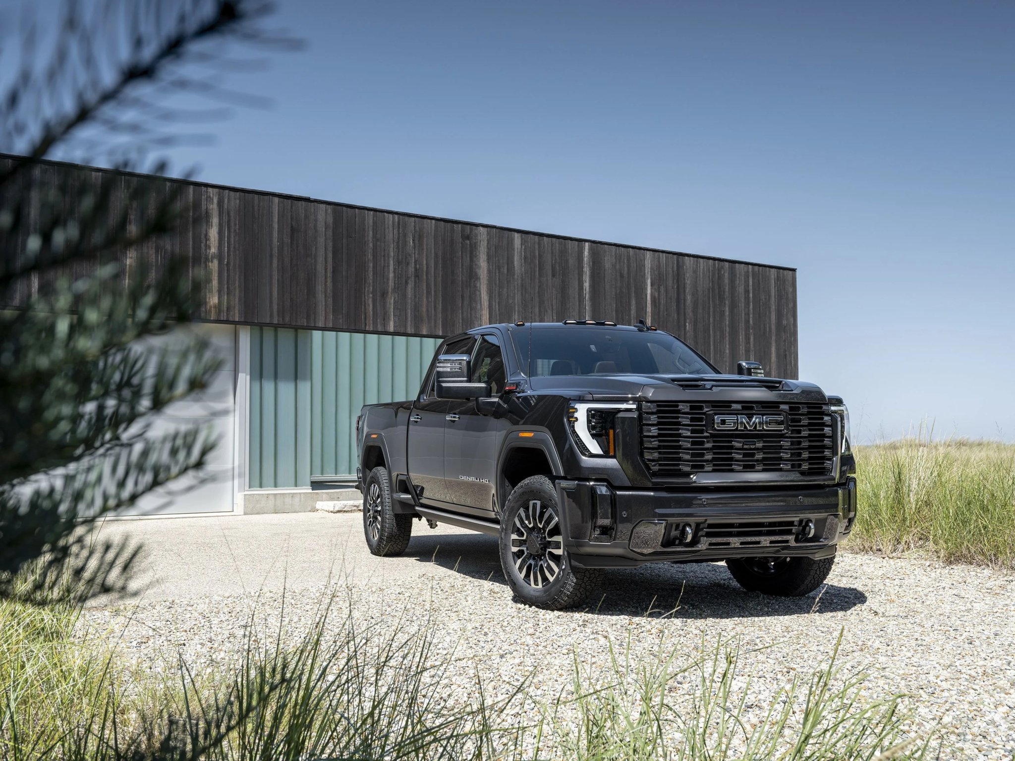 The New 2024 GMC Sierra HD Pumps Up the Power — and the Luxury