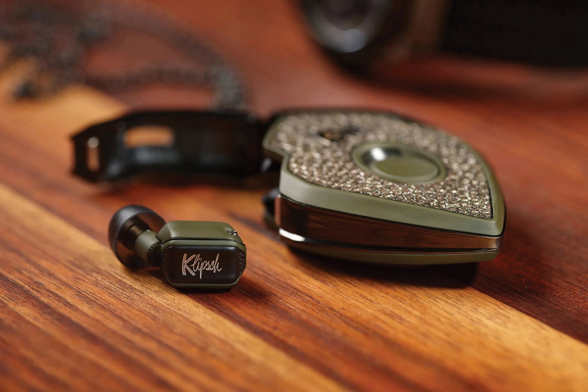These Tiny Hi-Fi Earbuds Are the Future of Wearables