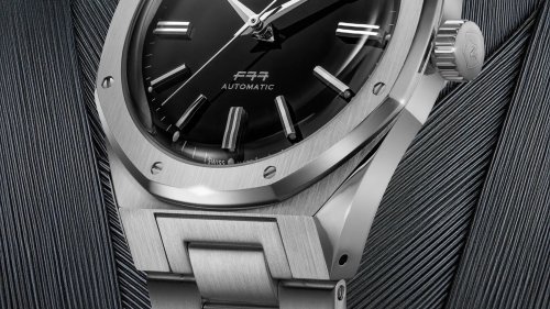A Classic Budget Alternative to the Royal Oak Is Now Even More Versatile