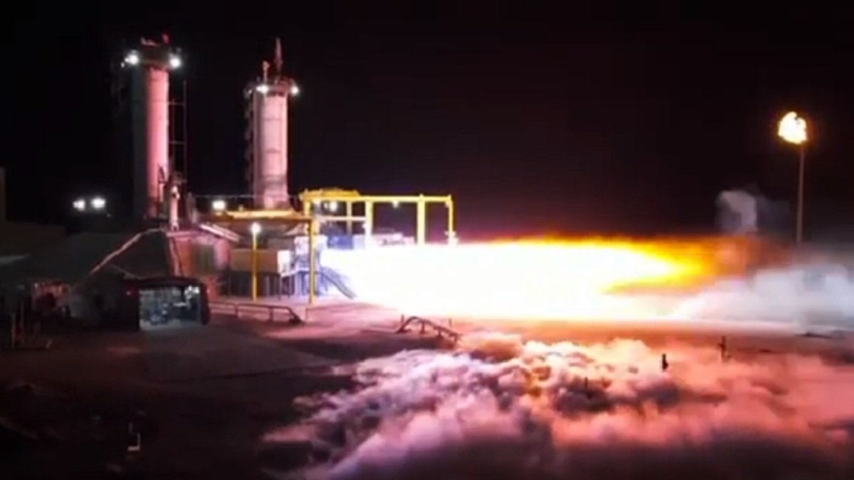 Jeff Bezos kicks back with full-thrust firing of Blue Origin’s BE-4 rocket engine in Texas