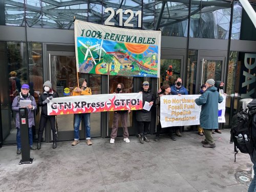 Protesters block entrances at Amazon HQ, objecting to planned use of fossil fuels in Oregon