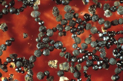 Computer modeling and tiny meteorites suggest that CO2 blanketed ancient Earth