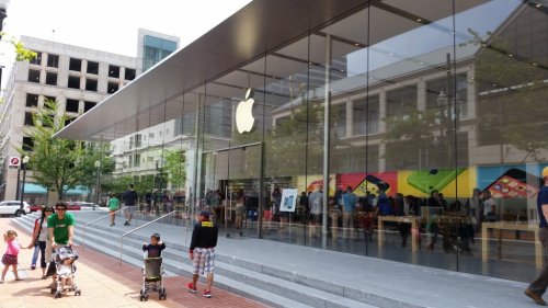 Video: Apple’s massive retail store in Portland dwarfs the Microsoft shop next door