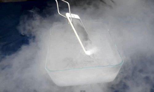 iPhone 6 Gets Submerged In Liquid Nitrogen (Video)