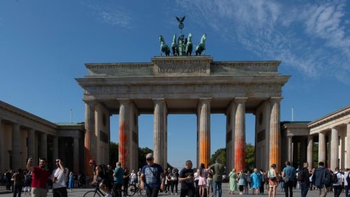 Mitglieder der "Letzten Generation" sollen für Reinigung von Brandenburger Tor blechen: Die Summe hat es in sich