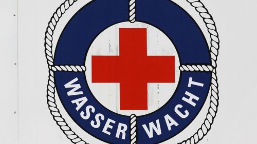 Wasserwacht eröffnet Rettungstürme in Warnemünde