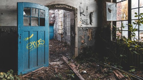 Vergänglichkeit Verlassene Jagdschlösser und Lokschuppen: Lost Places in Nordrhein-Westfalen