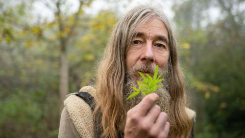 Aussteiger lebt seit 32 Jahren allein im Wald: "Mir fehlt es an nichts"