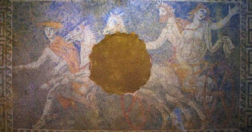Un tombeau illuminé par le solstice: dernier hommage d'Alexandre le Grand à son général adoré ?