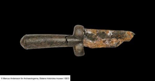 Découverte d'une curieuse "dague à testicules" dans une forteresse médiévale en Suède