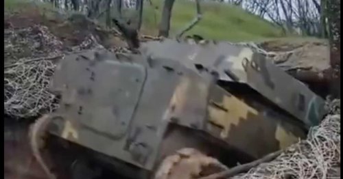 L"’ère du char prudent": face aux drones kamikazes russes, l'Ukraine enterre (littéralement) ses canons