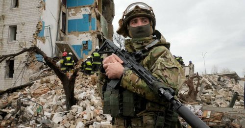 Des soldats russes blessent un chien et le piègent avec une bombe pour faire exploser des Ukrainiens
