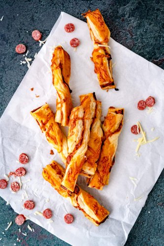 Pizzastangen: Einfach, knusprig und perfekt zum Snacken