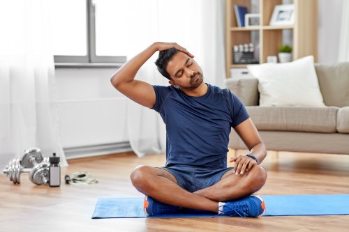 Tinnitus: 5 Übungen für Halswirbelsäule, Schultern und Nacken