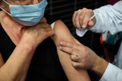 Chef von Krankenhausgesellschaft kritisiert Diskussion über vierte Corona-Impfung