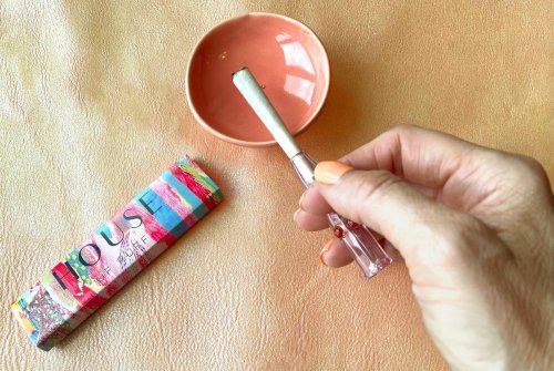 How to Roll a Joint with Cannabis: A Beginner's Guide