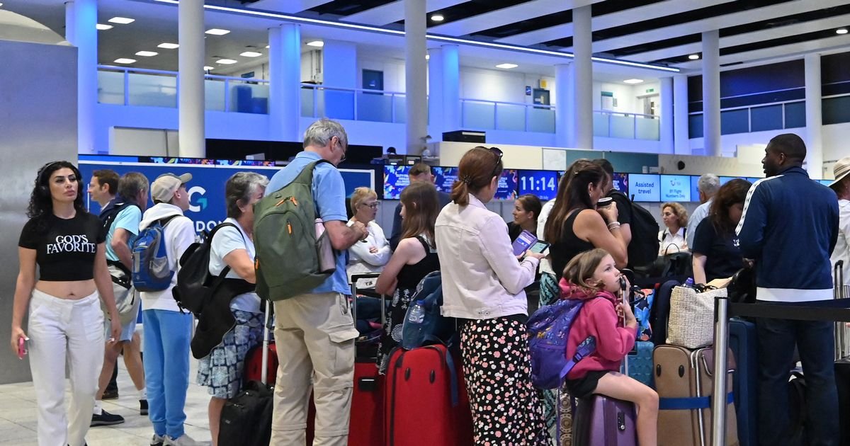 Gatwick Airport long delays warning as staff walk out on strike