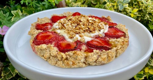We give baked oats recipe scrumptious strawberry shortcake twist