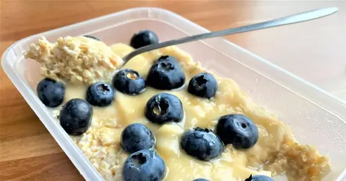 Low fat lemon and blueberry overnights oats recipe for a healthy breakfast