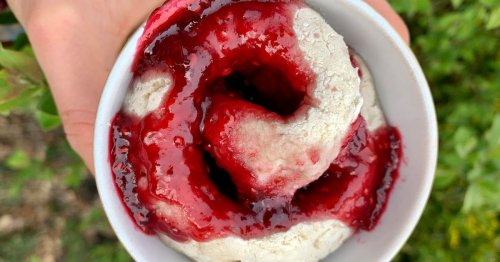 Super healthy jam roly-poly recipe you can make in a mug in 90 seconds