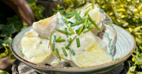 The extra healthy garlic potato salad recipe everyone needs at a barbecue