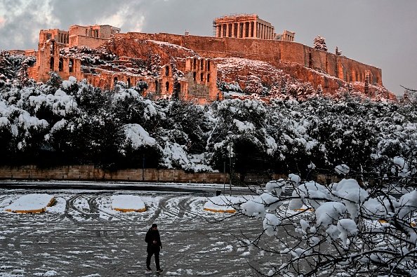 L'acropoli di Atene sotto la neve