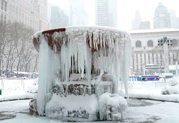 Snowstorm Slams Midwest, Northeast