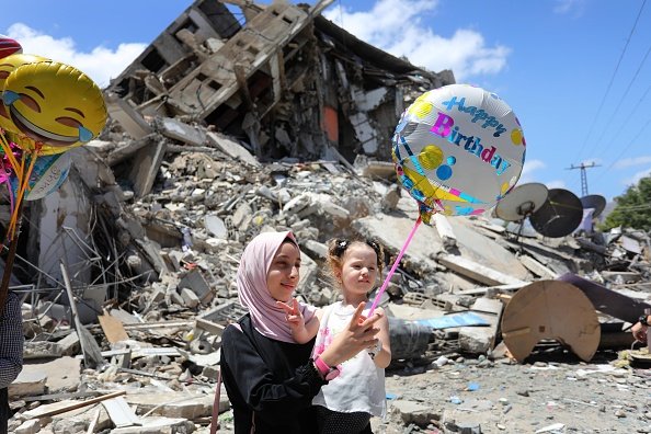 Una donna palestinese dopo il cessate il fuoco a Gaza