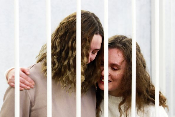 Le giornaliste bielorusse Bakhvalova e  Chultsova in attesa di processo