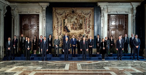 Sergio Mattarella e i membri del nuovo governo guidato da Mario Draghi