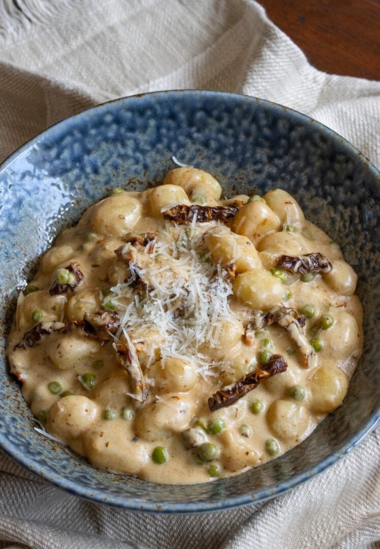 One-Pan Creamy Gnocchi, Sun-Dried Tomatoes and Peas