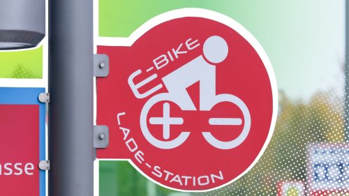 E-Bike unterwegs laden: So bleibt ihr auch auf langen Touren mobil